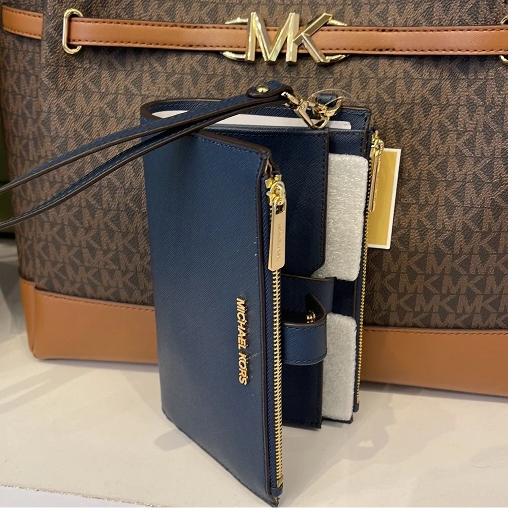 MICHAEL KORS LARGE DOUBLE ZIP WRISTLET WALLET PHONE CASE
Navy NWT - Picture 1 of 16